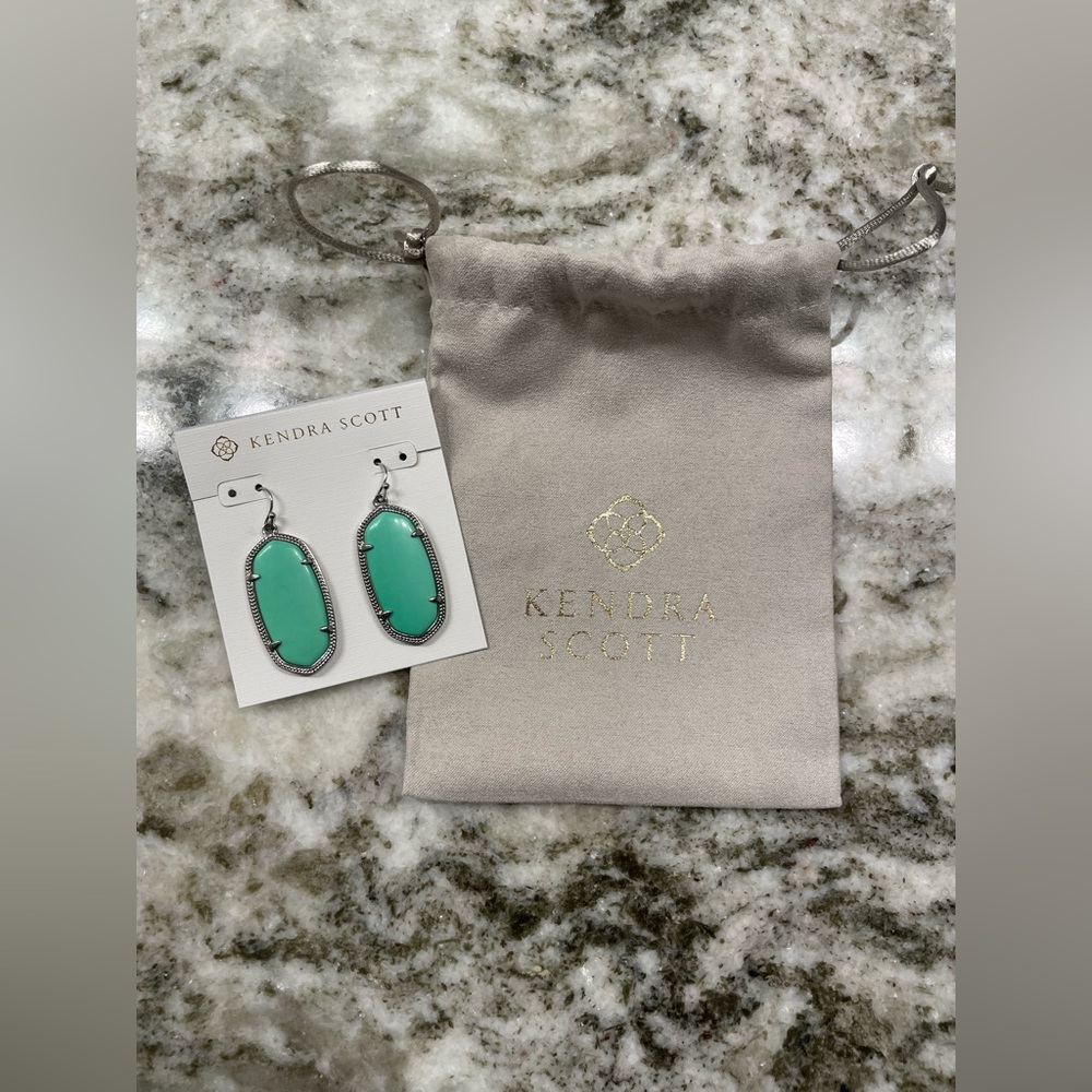 <SOLD> Kendra Scott Elle Silver Earrings